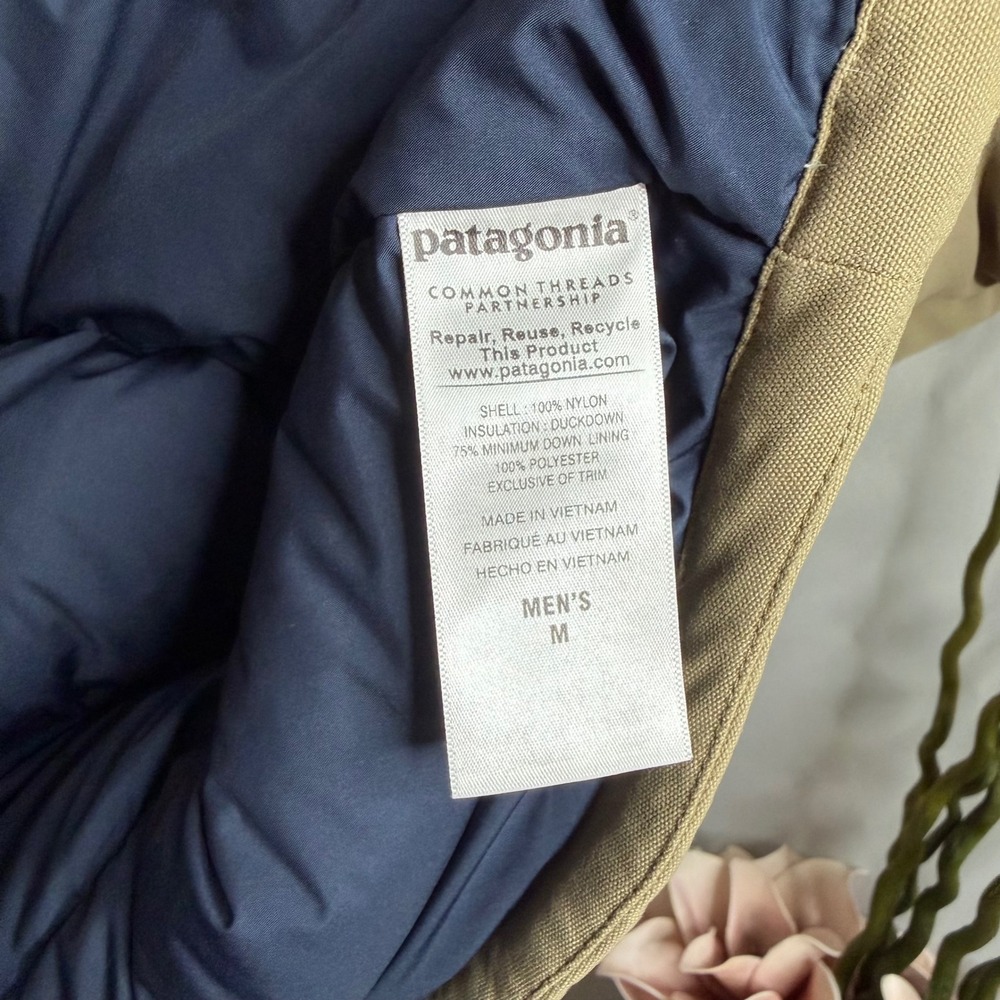 Patagonia Bivy Down Jacket Quilted Colorblock Tan Navy Men's Size M STY28321 - Picture 10 of 11